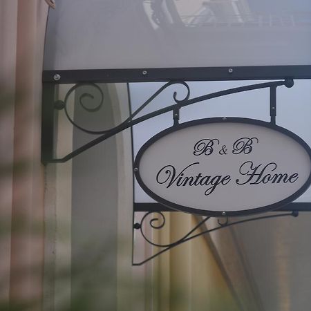 Vintage Home Monopoli Room photo